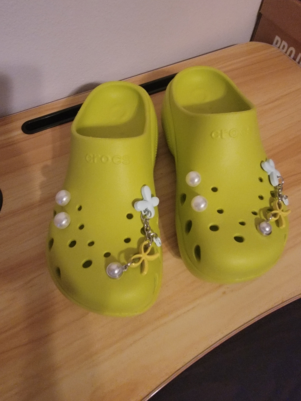 Crocs Classic Clog NEW with Charms - Lime Green